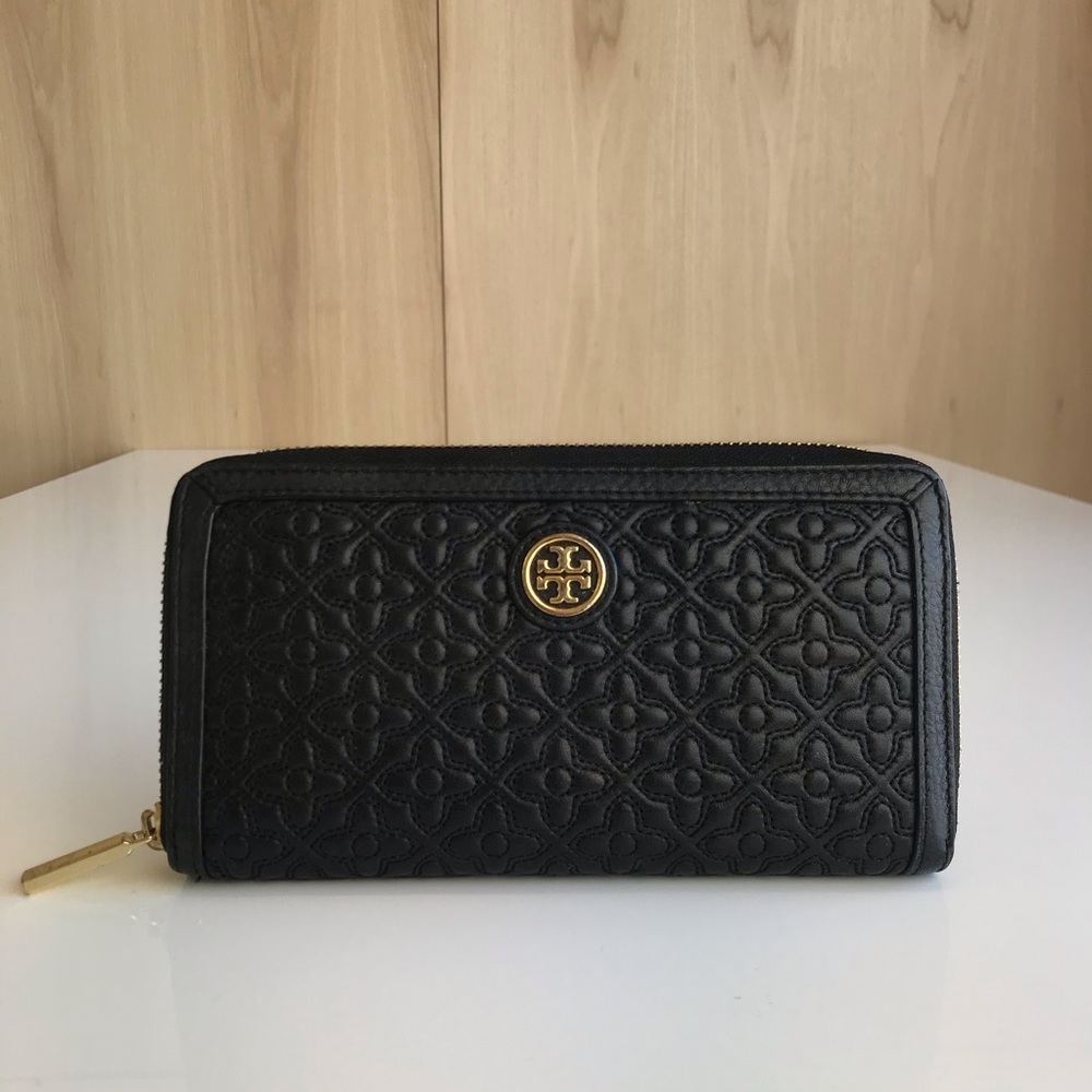 Tory Burch black zip continental quilted Wallet